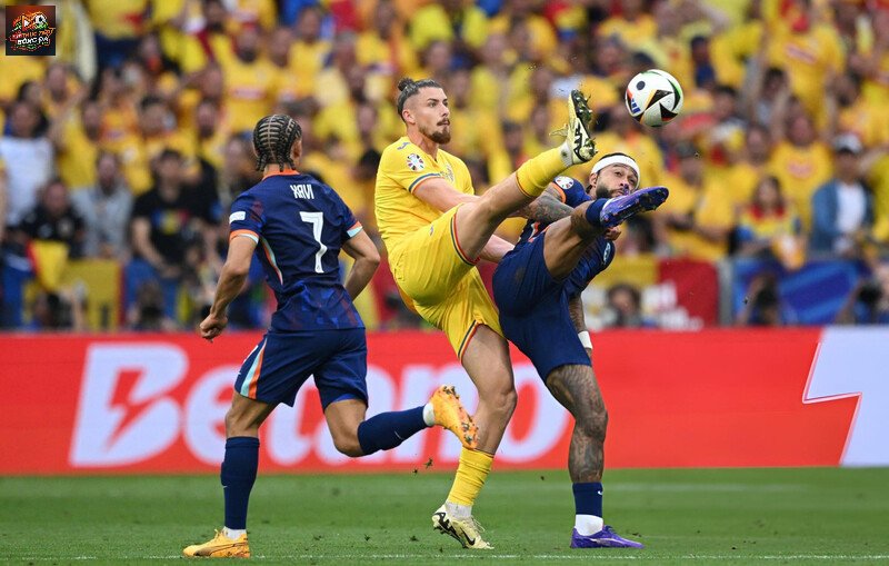 Dễ dàng khai thác hành lang trống của đối thủ